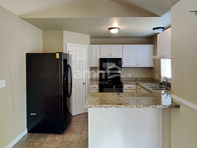 Building Photo - 1329 E 410 S St