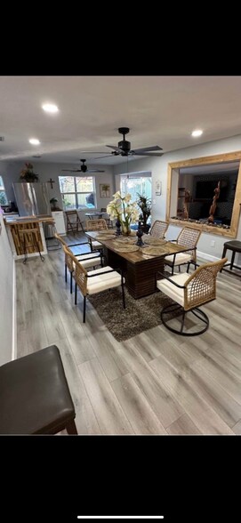 Building Photo - 1203 N Saturn Ave