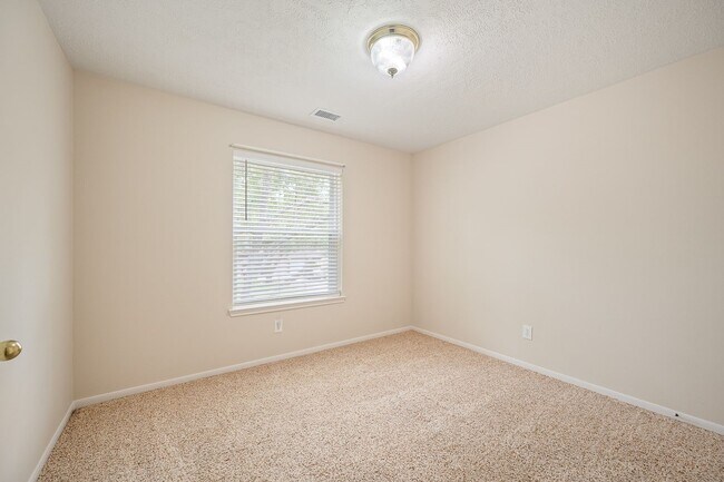 Building Photo - 209 McVoy Dr