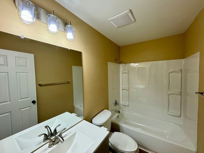 Building Photo - Great 2B/1BA Condo in Oceanside!