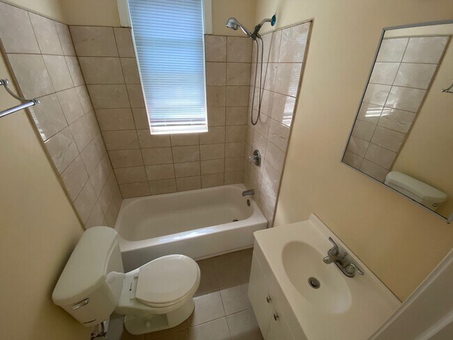 Primary Photo - 373-375 Blatchley Avenue