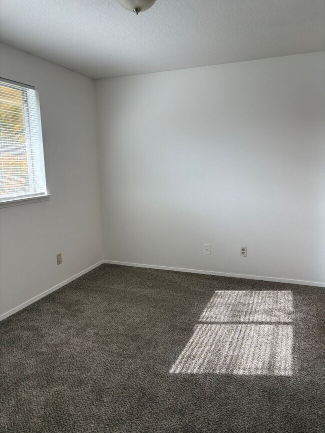 Building Photo - 3008 SE 38th Ct