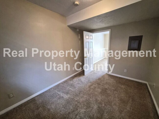 Building Photo - 510 E 300 S