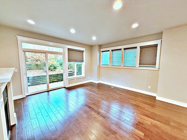 Building Photo - 1707 SW Moss St