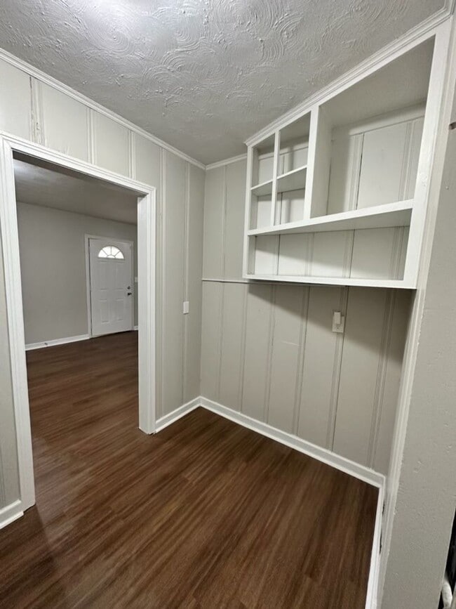 Building Photo - Newly Renovated 3 Bedroom House North Jack...