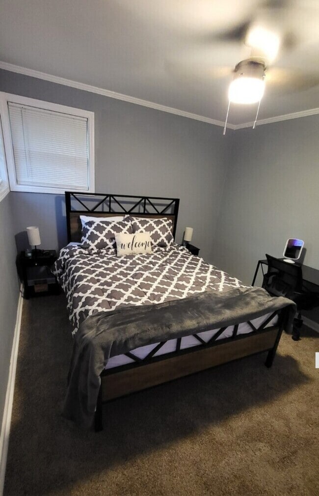 Building Photo - 318 Minocqua St