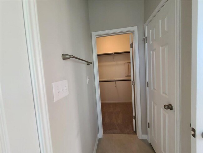 Building Photo - 3201 College Park Dr