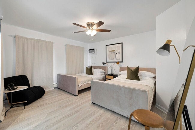 Building Photo - 163 Silver Lake Rd