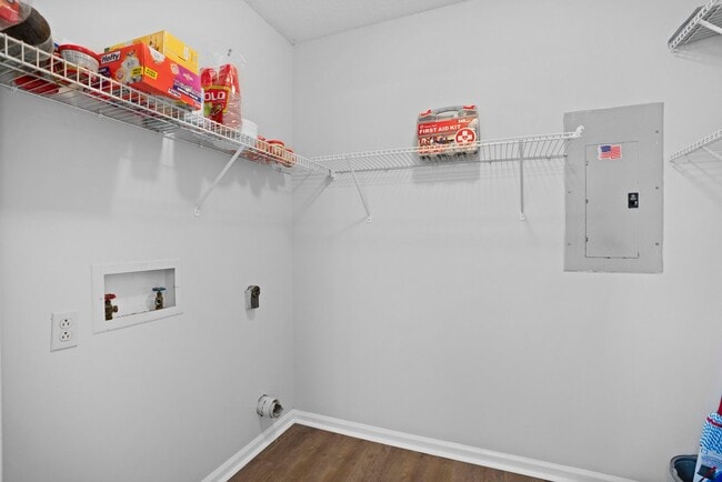 Building Photo - 3415 Oak Lawn Dr