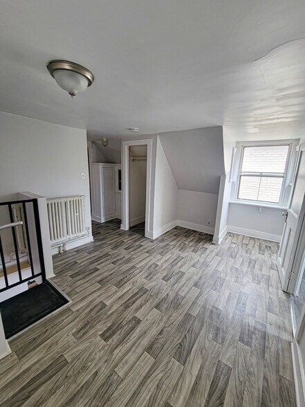 Building Photo - 3240 S Hoyne Ave
