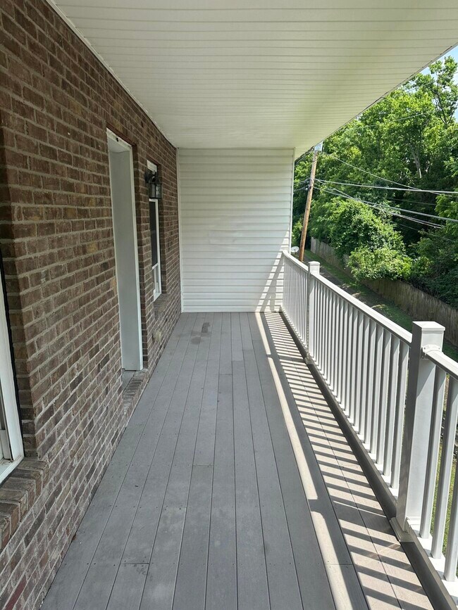 Building Photo - 6 Hudson Hollow Road