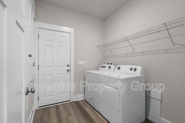 Building Photo - 3136 Silver Maple Dr