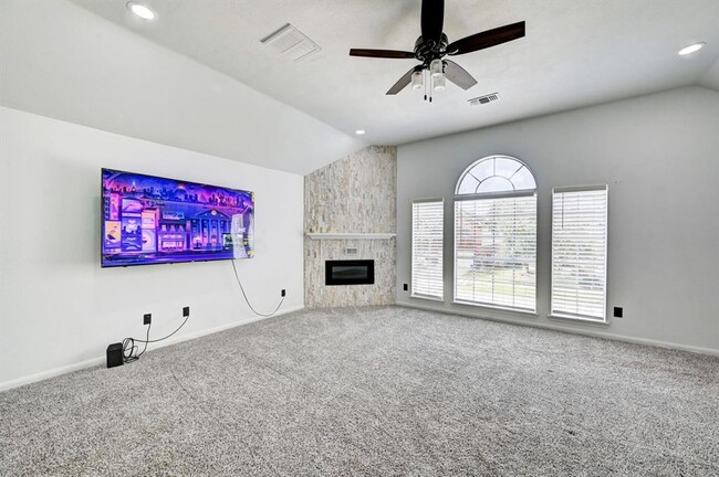Building Photo - 12915 Stratford Heights Dr
