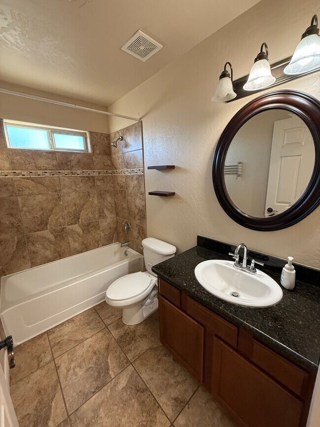 Building Photo - 2043 Villa Napoli Loop E