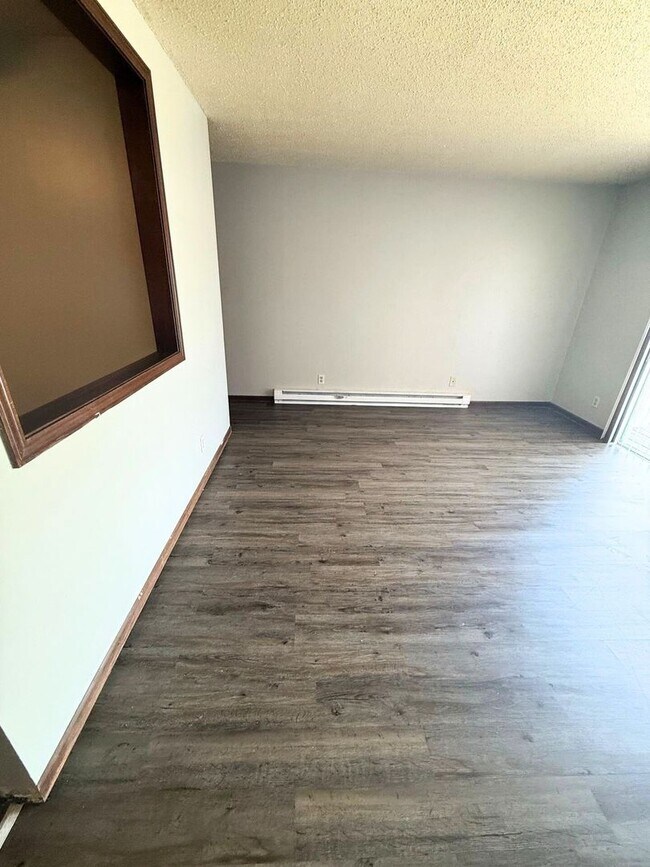 Building Photo - Near Local Shops and Restaurants