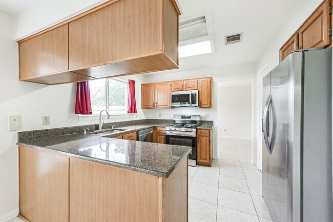 Building Photo - 7063 River Garden Dr