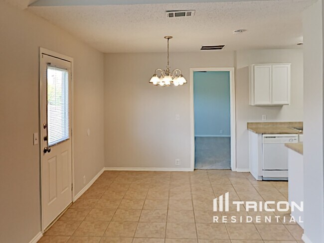 Building Photo - 704 River Run Dr