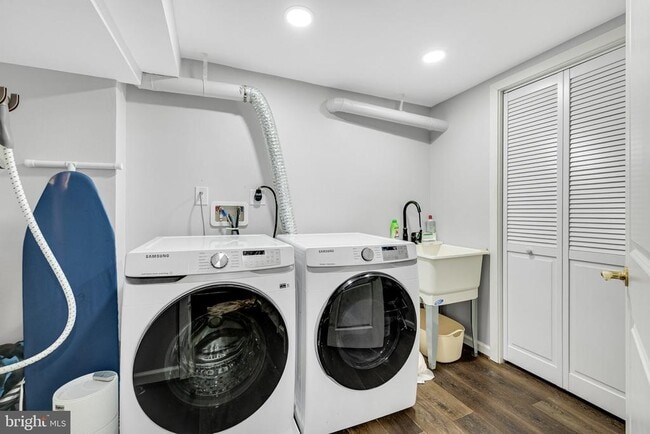 Building Photo - 10904 Gainsborough Rd