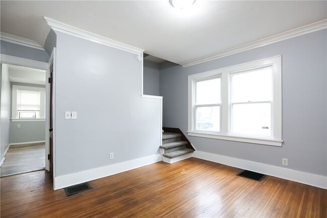 Building Photo - 506 Melville St