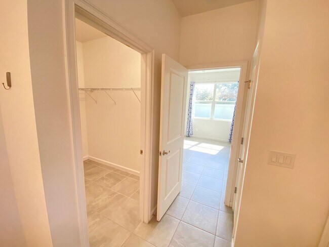 Building Photo - 1273 Hendon Lp