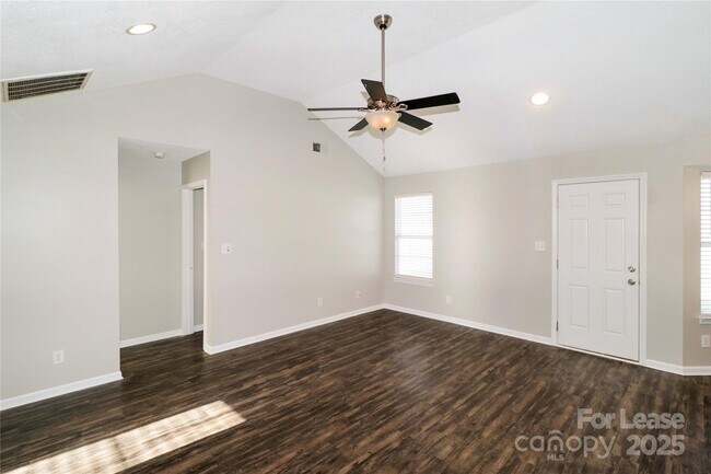 Building Photo - 771 Rebecca Jane Dr