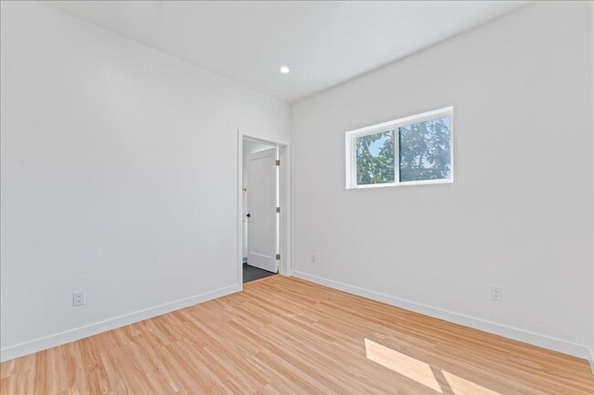 Building Photo - 4019 Mont Clair St