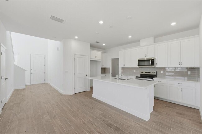 Building Photo - 2100 Maverick Ct