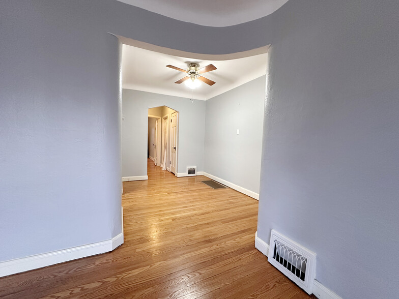 Building Photo - 5816 Mardel Ave