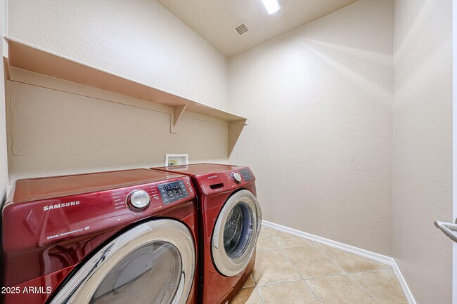 Building Photo - 9121 W Plum Rd