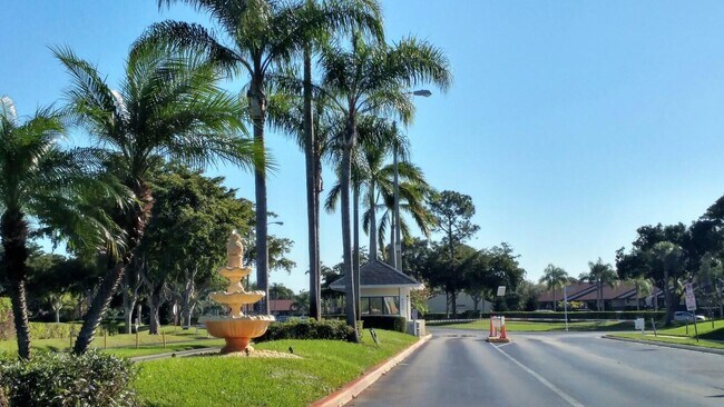Building Photo - 1002 Green Pine Blvd