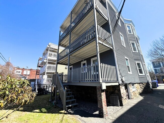 Primary Photo - 3907 Washington St