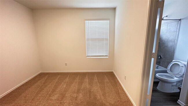 Building Photo - 606 Arnage Dr