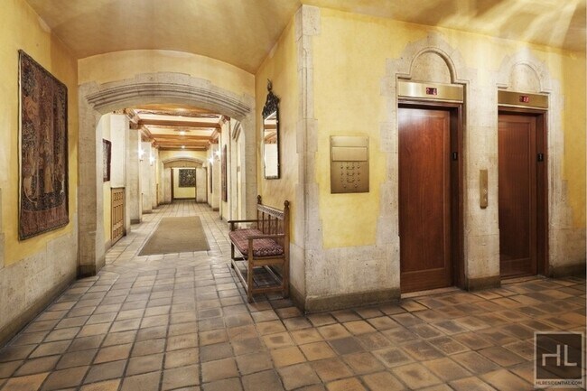 Building Photo - Tudor City Pl