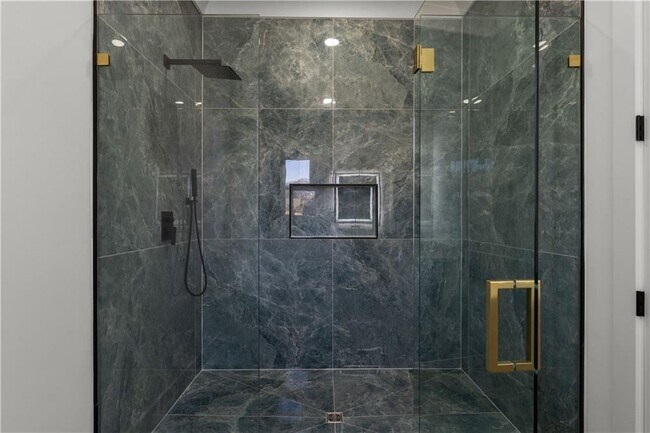 Building Photo - 407 Buford