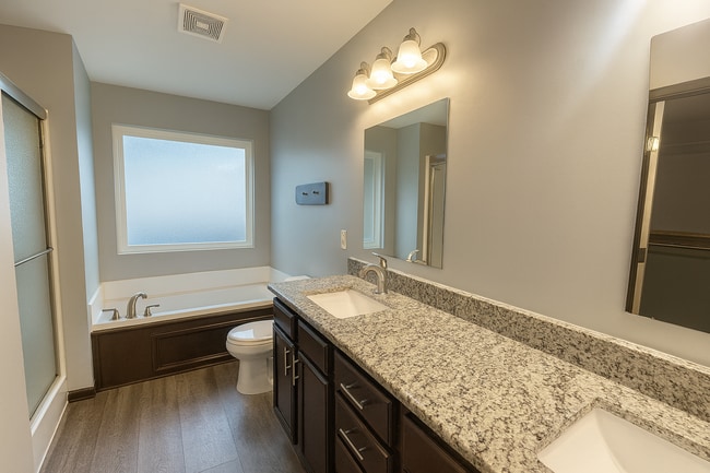 Building Photo - Welcome Home to This Spacious 5 Bedroom in Park City!