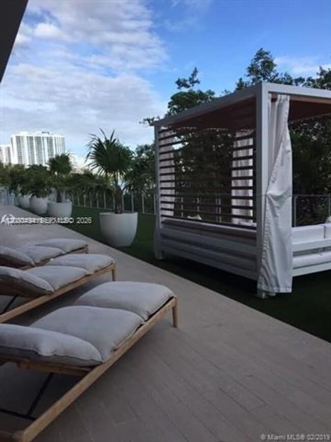 Building Photo - 16385 Biscayne Blvd