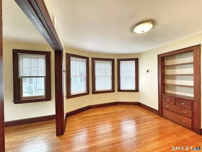 Building Photo - 14 Woodbury Ave