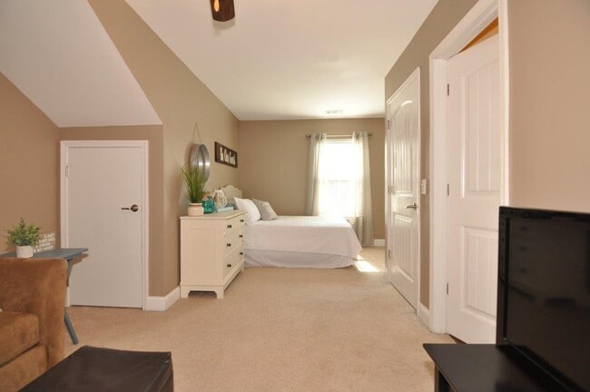 Building Photo - Coming Available!