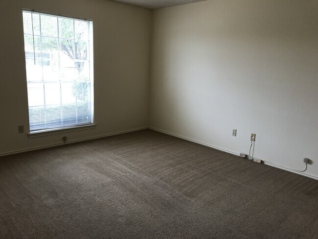 Building Photo - Duplex