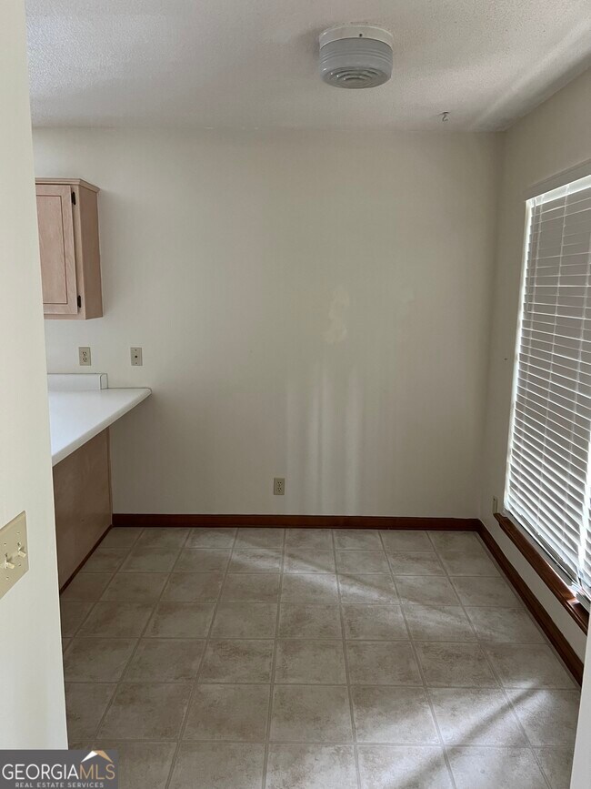 Building Photo - 511 Moeckel Ln