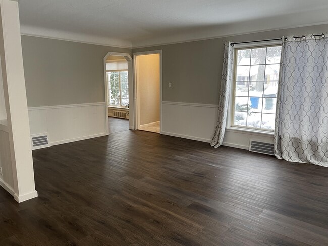 Building Photo - 610 Parkside Dr