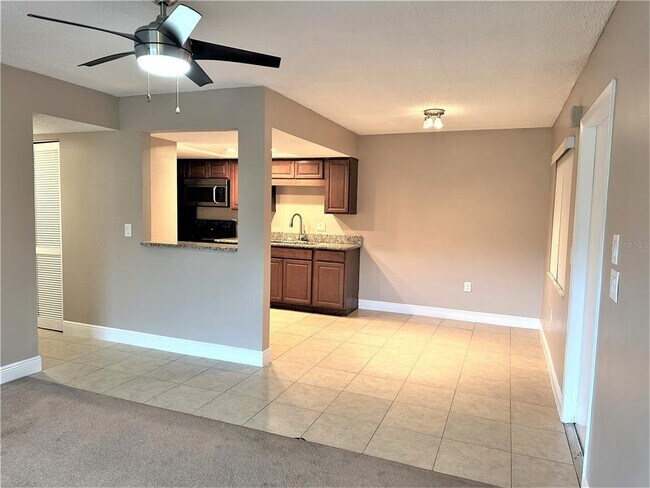 Building Photo - 5325 Vineland Rd