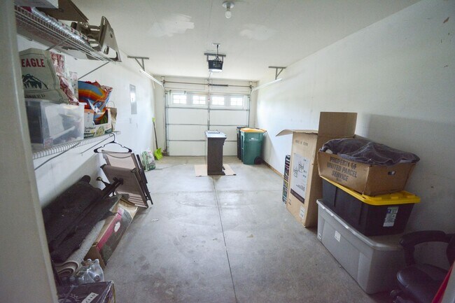 Building Photo - Incredible views from this end-unit townhome!