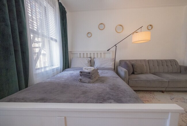 Building Photo - 1422 2nd Ave