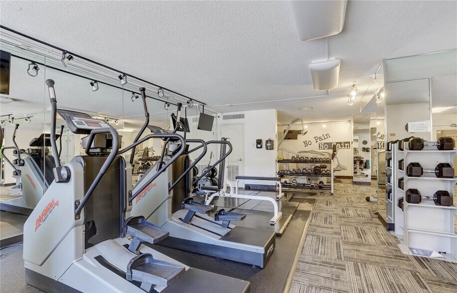 Building Photo - 1020 15th St