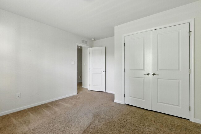 Building Photo - 8120 Fairmont Dr