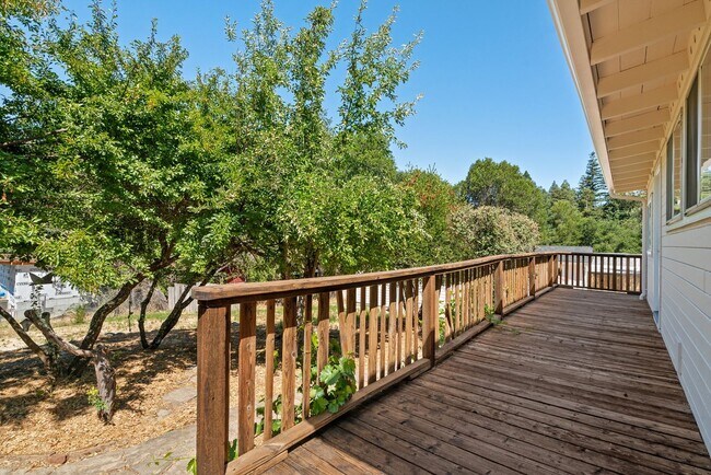 Building Photo - Sunny and Charming Boulder Creek Retreat - Modern Living on a Shared Property