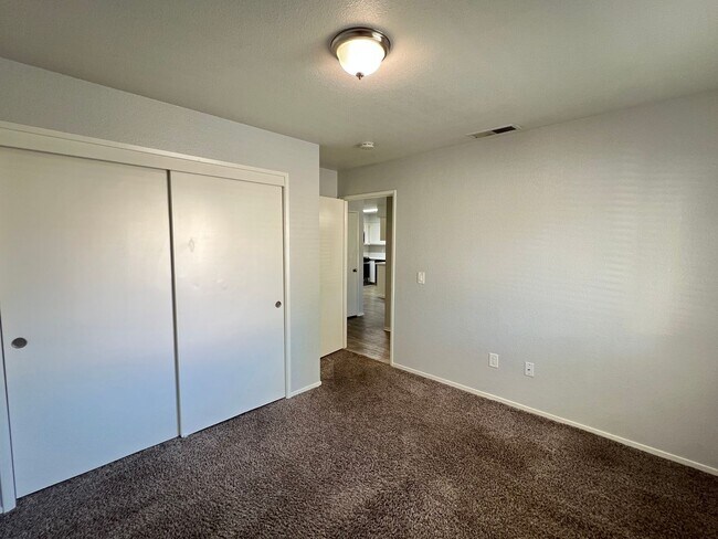 Building Photo - 8600 Lyn River Ct