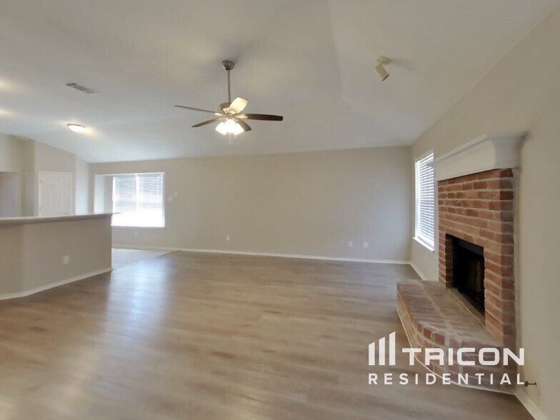 Building Photo - 1505 Nightingale Ct