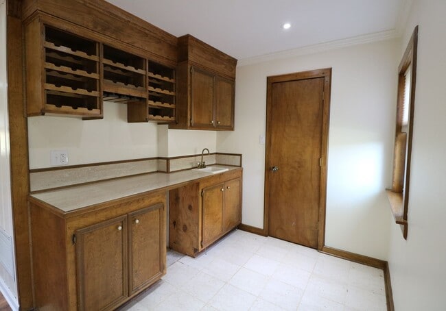 Building Photo - 2815 Ashwood Dr